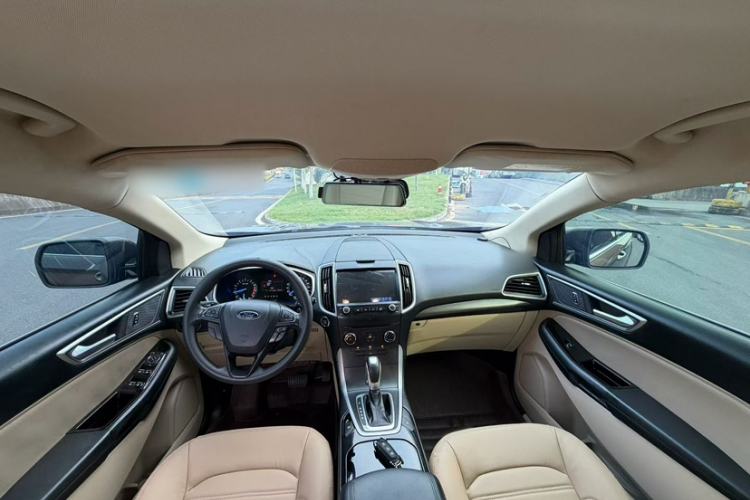 Used Ford Edge 2015 2.0T GTDi Two-Wheel-Drive Elite Edition Interior 2