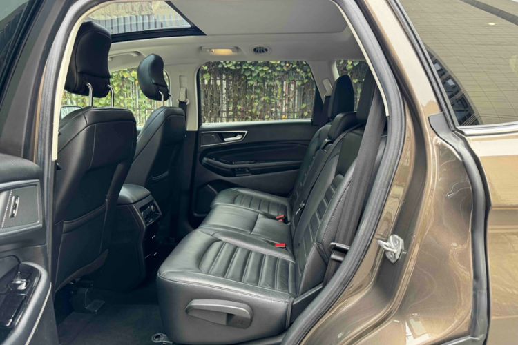Used Ford Edge 2015 2.0T GTDi Two-Wheel-Drive High-Line Version Interior 2
