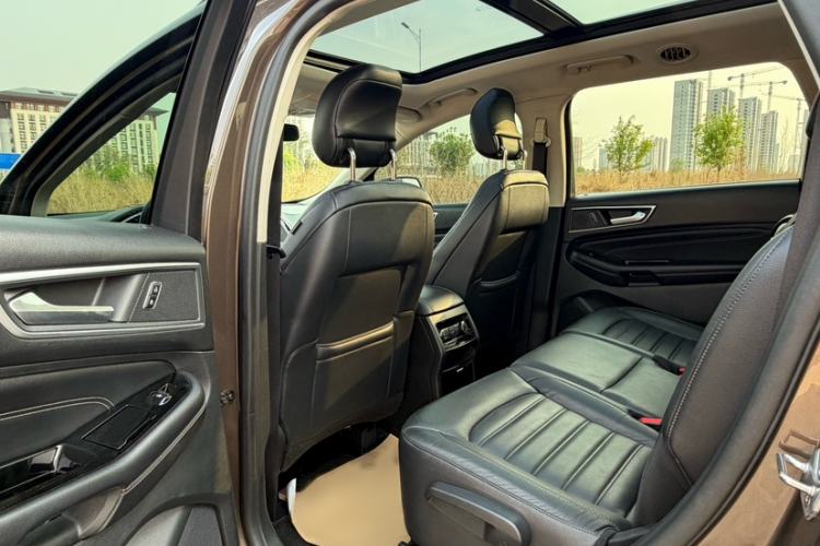 Used Ford Edge 2015 2.0T GTDi 4x4 High-Grade Model Interior 4