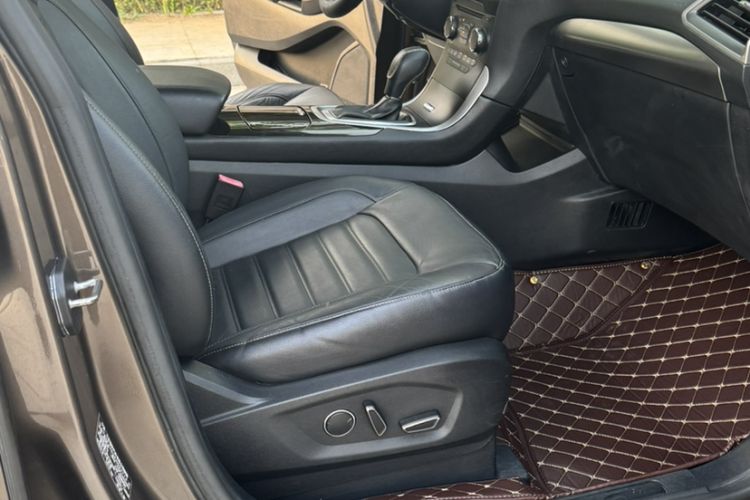 Used Ford Edge 2015 2.0T GTDi Two-Wheel-Drive Platinum Edition Interior 4