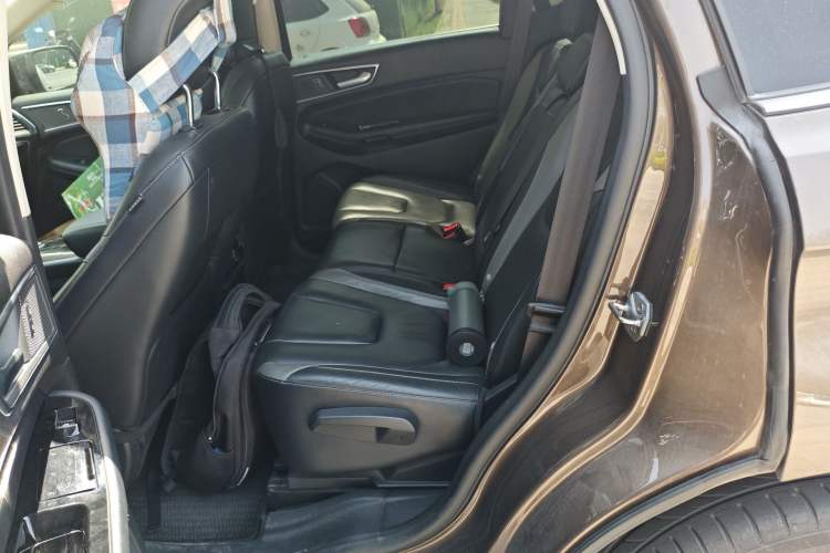 Used Ford Edge 2015 2.7T GTDi 4x4 Sporty 7-Seater Interior 4