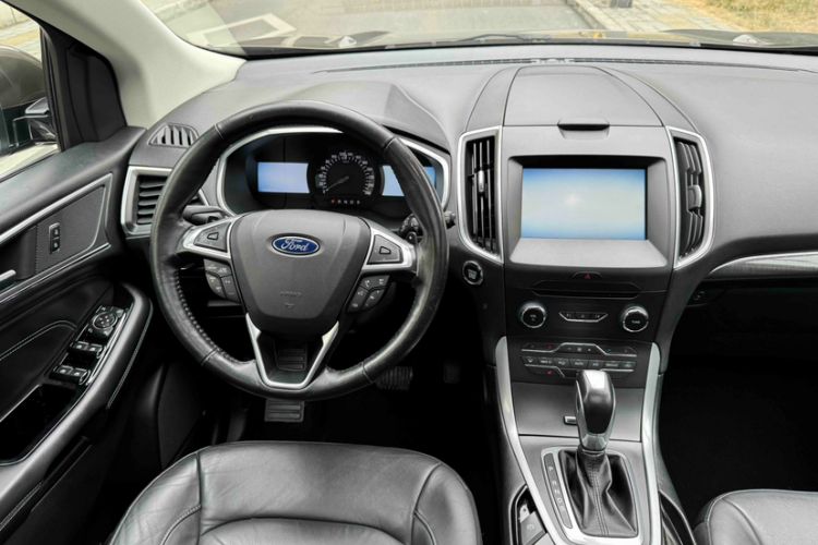 Used Ford Edge 2015 2.0T GTDi Two-Wheel-Drive High-Line Version Interior 5