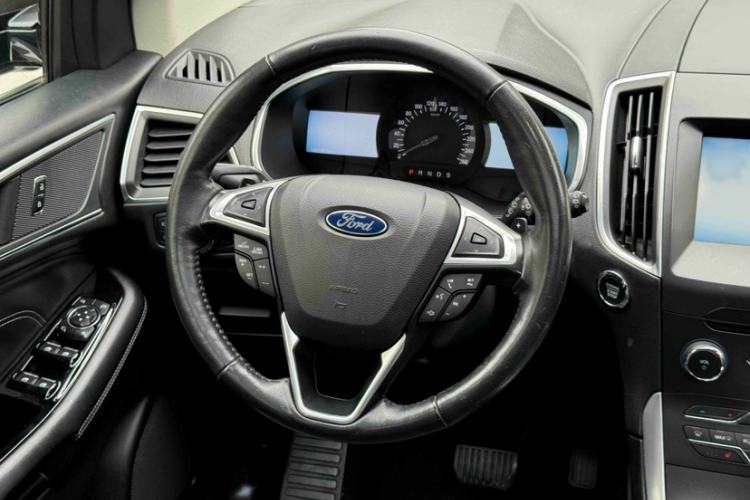 Used Ford Edge 2015 2.0T GTDi Two-Wheel-Drive High-Line Version Interior 7