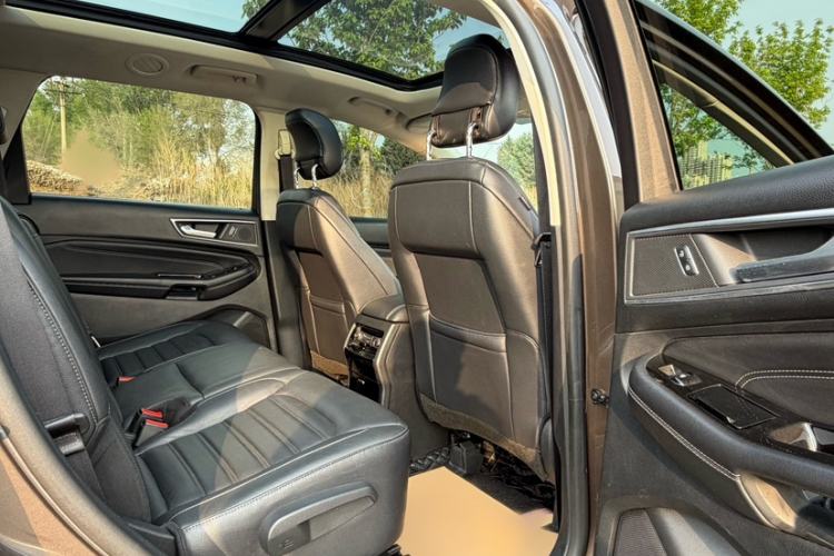 Used Ford Edge 2015 2.0T GTDi 4x4 High-Grade Model Interior 9