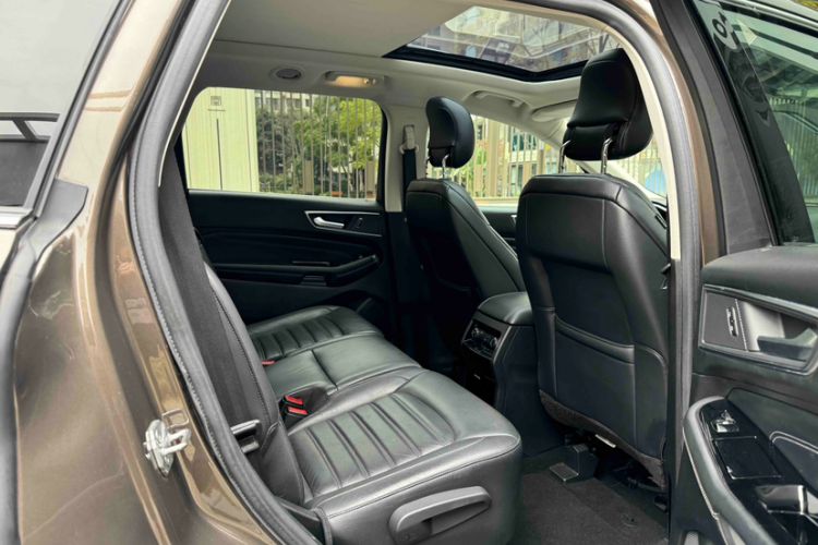 Used Ford Edge 2015 2.0T GTDi Two-Wheel-Drive High-Line Version Interior 9