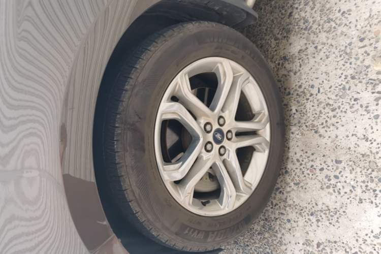Used Ford Edge 2015 2.0T GTDi Two-Wheel-Drive High-Line Version Left Front Wheel Hub