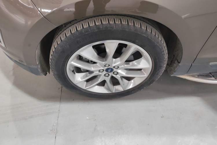 Used Ford Edge 2015 2.0T GTDi Four-Wheel Drive Prestige Model Left Front Wheel Hub