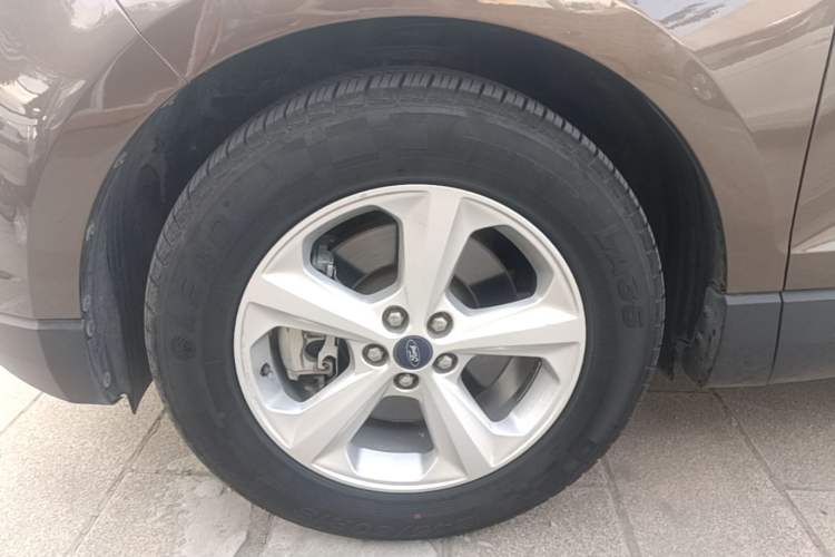Used Ford Edge 2015 2.0T GTDi Two-Wheel-Drive Elite Edition Left Front Wheel Hub
