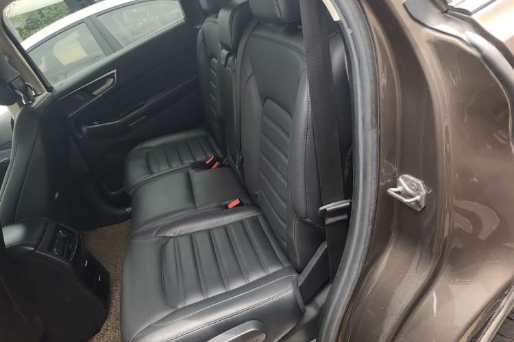 Used Ford Edge 2015 2.0T GTDi Two-Wheel-Drive High-Line Version Left Rear Seat