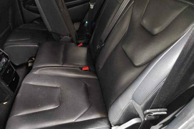 Used Ford Edge 2015 2.0T GTDi Four-Wheel Drive Prestige Model Left Rear Seat