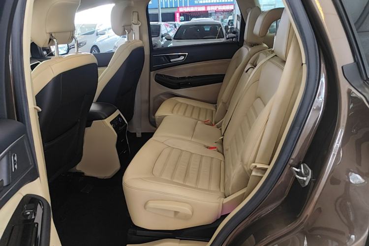 Used Ford Edge 2015 2.0T GTDi Two-Wheel-Drive High-Line Version Left Rear Seat