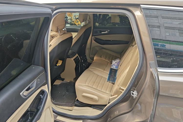 Used Ford Edge 2015 2.0T GTDi Two-Wheel-Drive High-Line Version Left Rear Seat