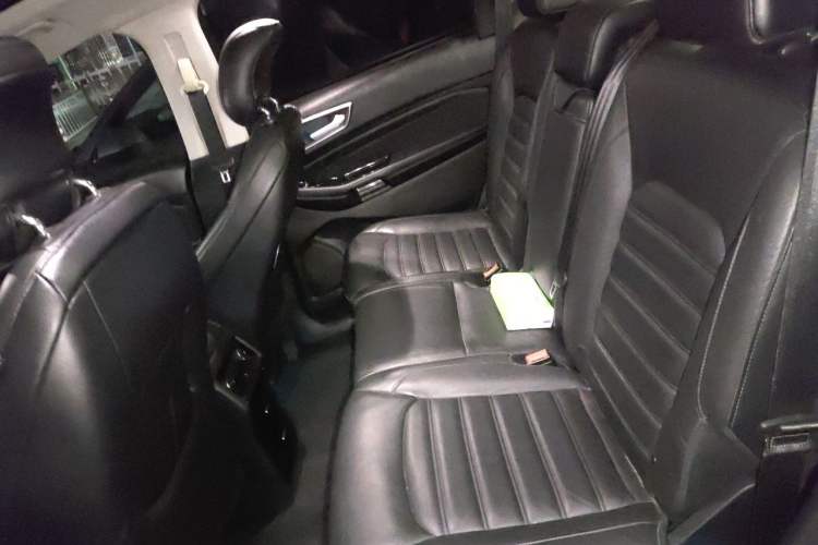 Used Ford Edge 2015 2.0T GTDi Two-Wheel-Drive High-Line Version Left Rear Seat