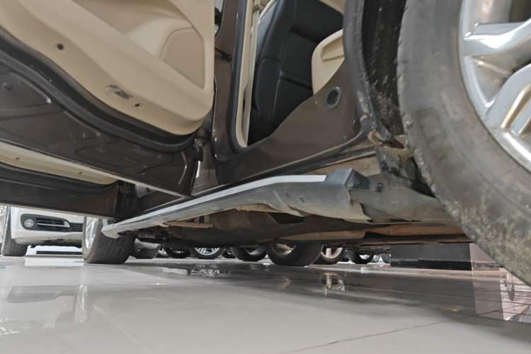 Used Ford Edge 2015 2.0T GTDi 4x4 High-Grade Model Left Side Sill