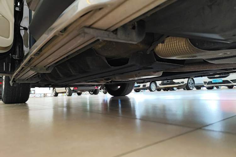 Used Ford Edge 2015 2.0T GTDi Two-Wheel-Drive High-Line Version Left Side Sill