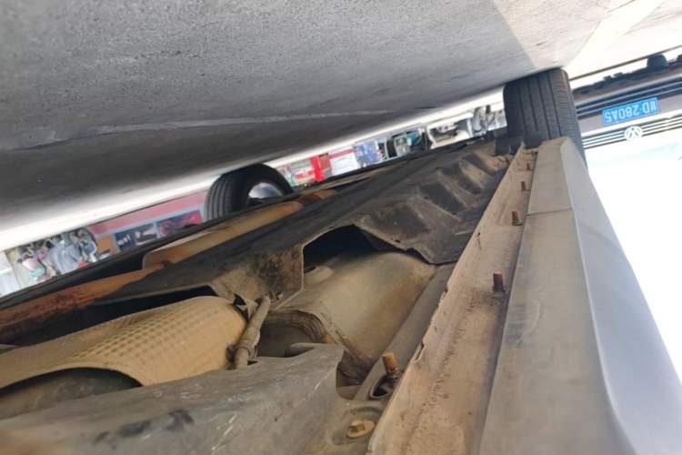 Used Ford Edge 2015 2.0T GTDi Two-Wheel-Drive High-Line Version Left Side Sill