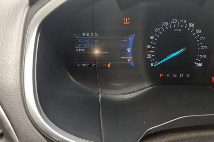 Used Ford Edge 2015 2.0T GTDi Two-Wheel-Drive High-Line Version Odometer Close Up