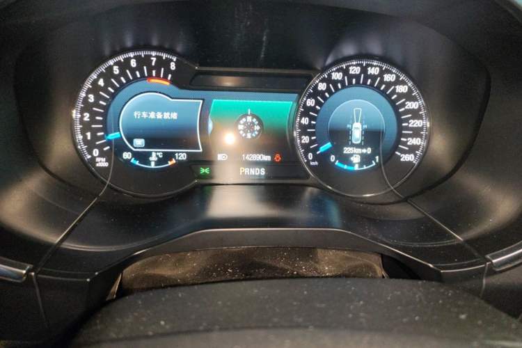 Used Ford Edge 2015 2.0T GTDi Four-Wheel Drive Prestige Model Odometer Close Up