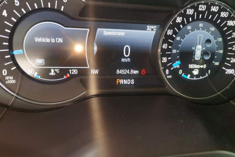 Used Ford Edge 2015 2.0T GTDi Four-Wheel Drive Prestige Model Odometer Close Up