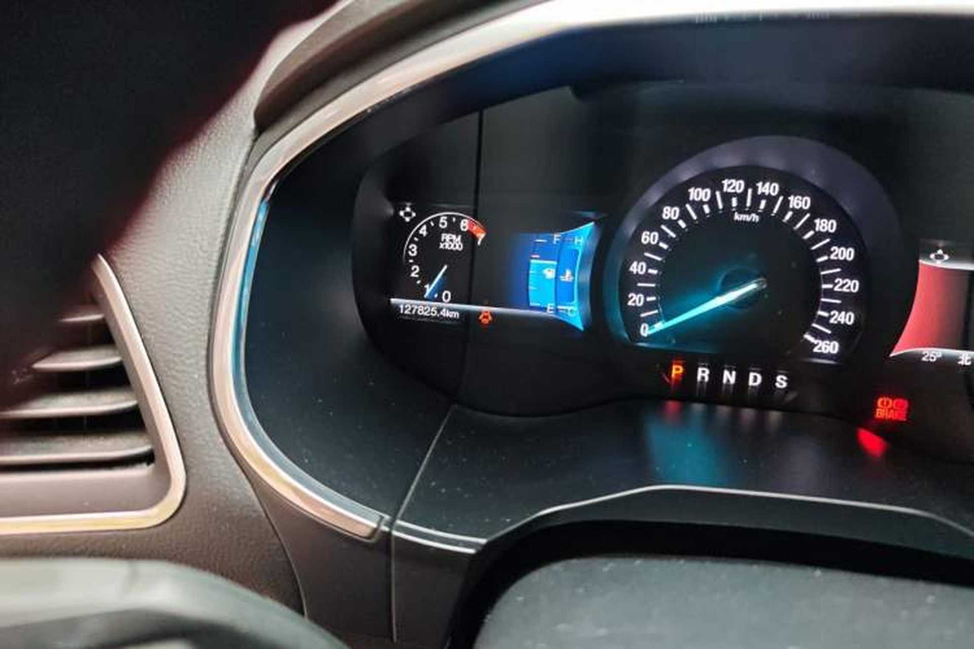 Used Ford Edge 2015 2.0T GTDi 4x4 High-Grade Model Odometer Close Up