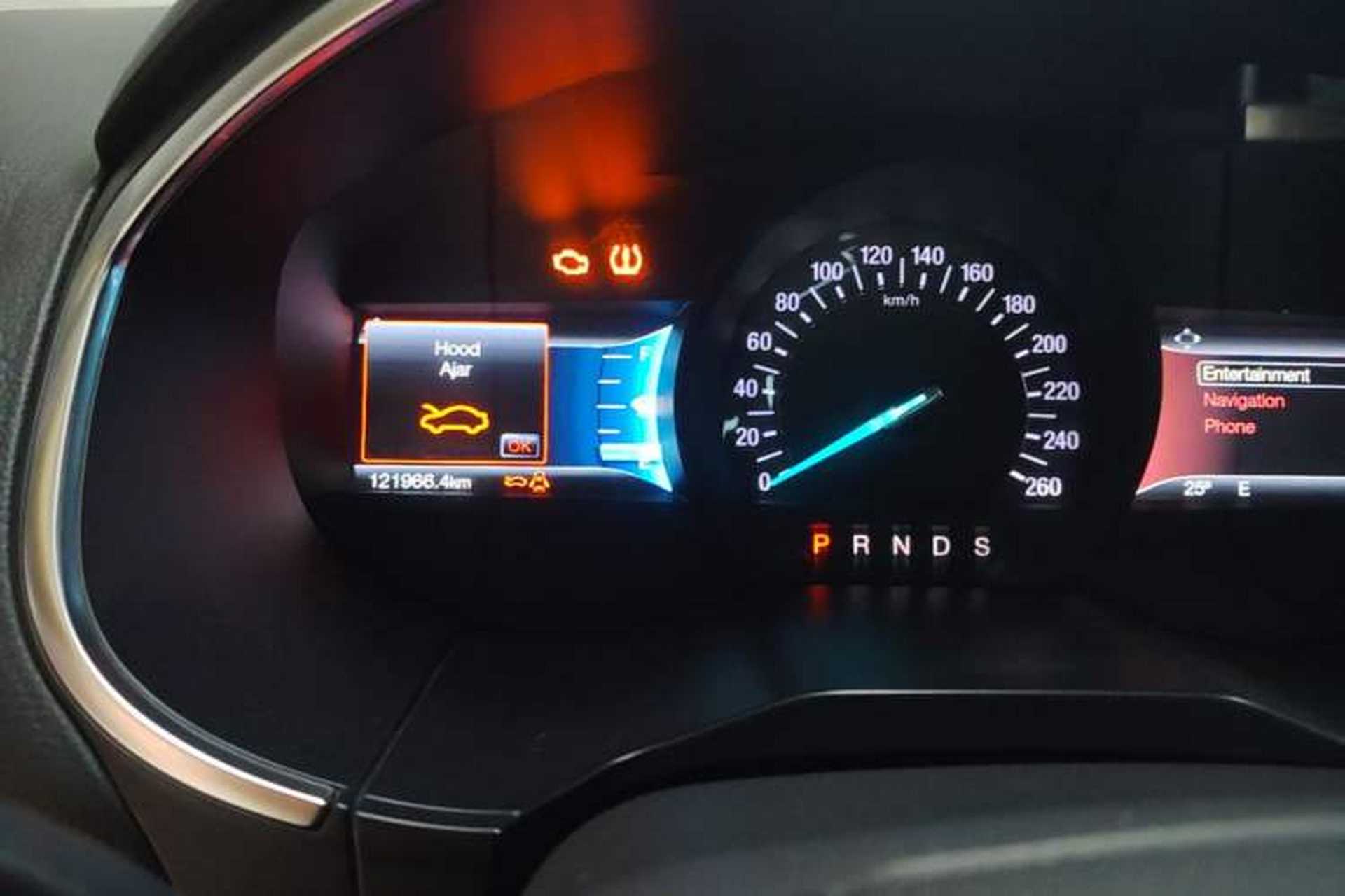 Used Ford Edge 2015 2.0T GTDi 4x4 High-Grade Model Odometer Close Up