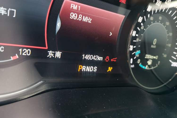 Used Ford Edge 2015 2.0T GTDi Four-Wheel Drive Prestige Model Odometer Close Up