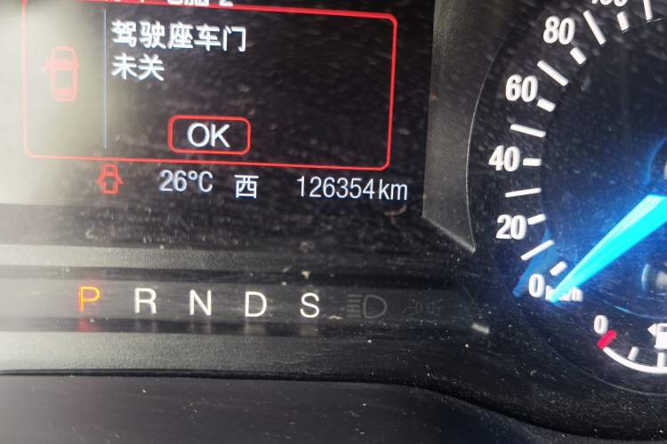Used Ford Edge 2015 2.0T GTDi Two-Wheel-Drive Elite Edition Odometer Close Up