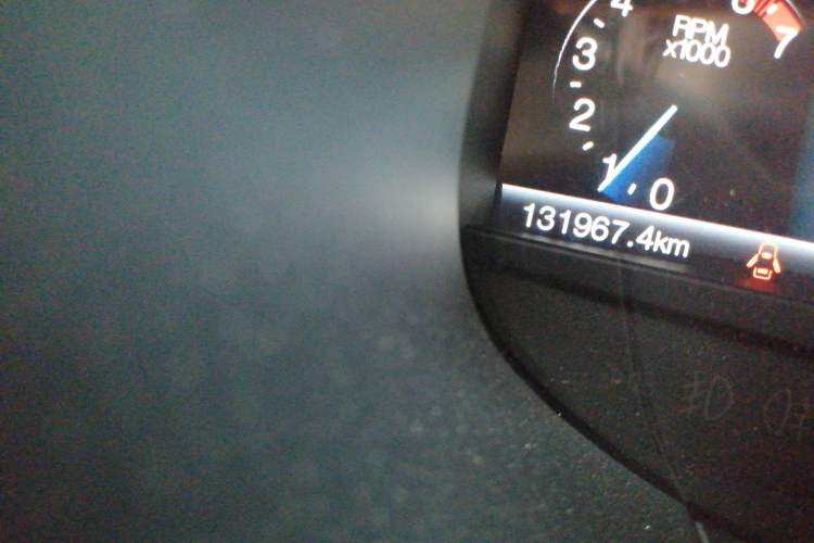 Used Ford Edge 2015 2.0T GTDi Two-Wheel-Drive High-Line Version Odometer Close Up