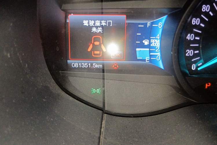 Used Ford Edge 2015 2.0T GTDi Two-Wheel-Drive High-Line Version Odometer Close Up