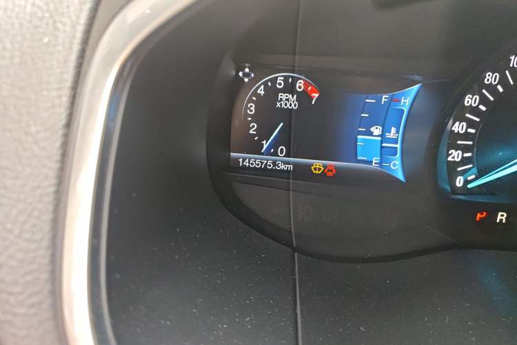 Used Ford Edge 2015 2.0T GTDi Two-Wheel-Drive High-Line Version Odometer Close Up