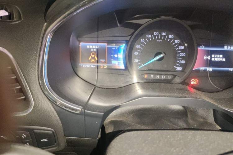 Used Ford Edge 2015 2.0T GTDi Two-Wheel-Drive High-Line Version Odometer Close Up