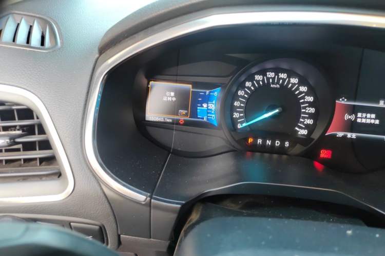 Used Ford Edge 2015 2.0T GTDi 4x4 High-Grade Model Odometer Close Up