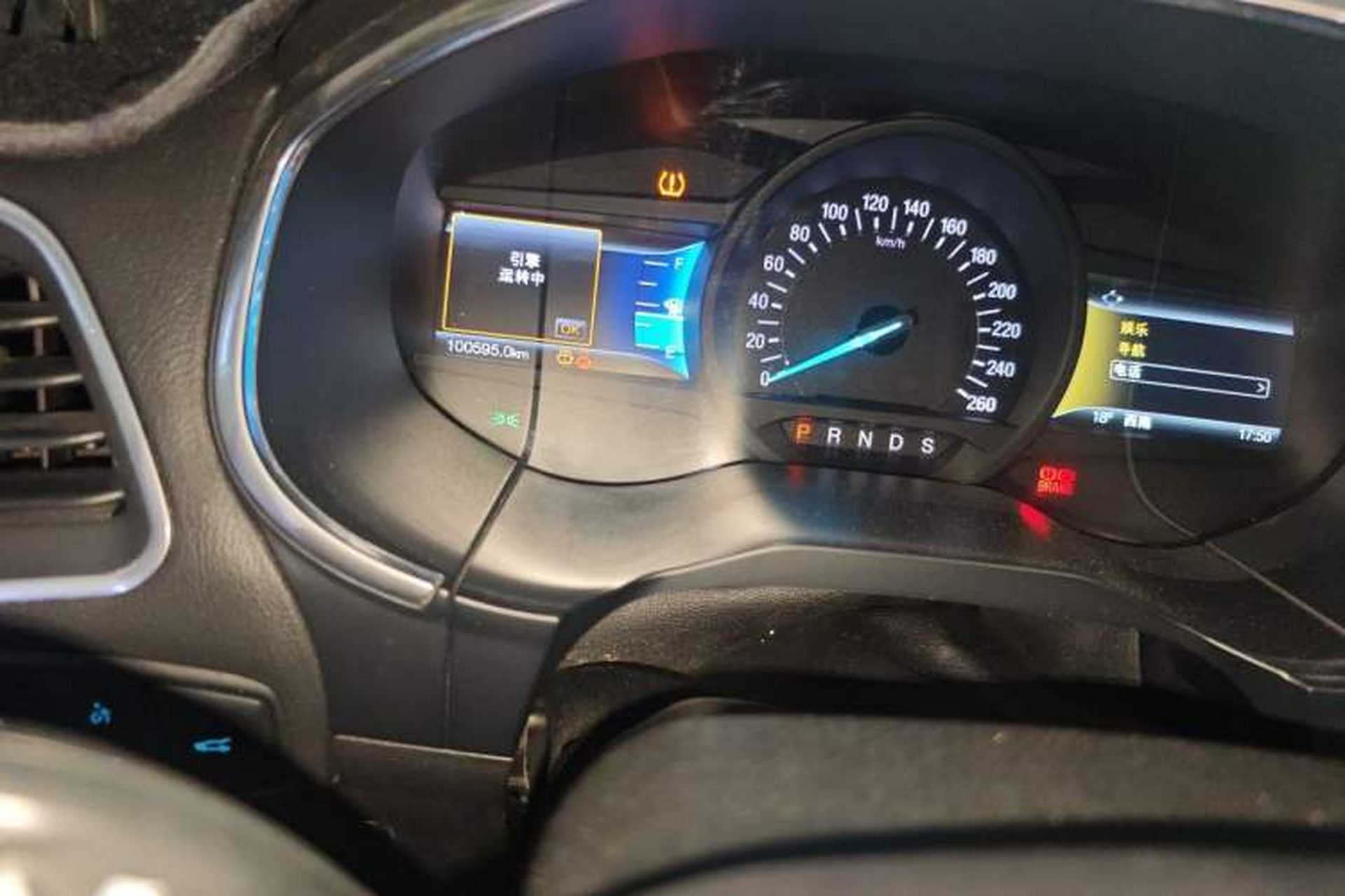 Used Ford Edge 2015 2.0T GTDi 4x4 High-Grade Model Odometer Close Up
