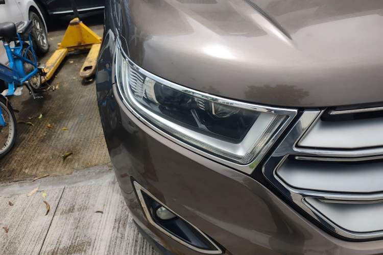 Used Ford Edge 2015 2.0T GTDi Two-Wheel-Drive High-Line Version Right Front Headlight