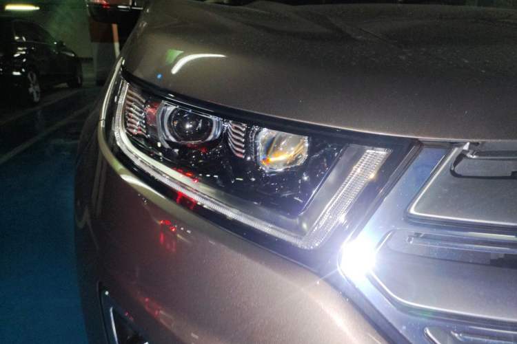 Used Ford Edge 2015 2.0T GTDi Four-Wheel Drive Prestige Model Right Front Headlight