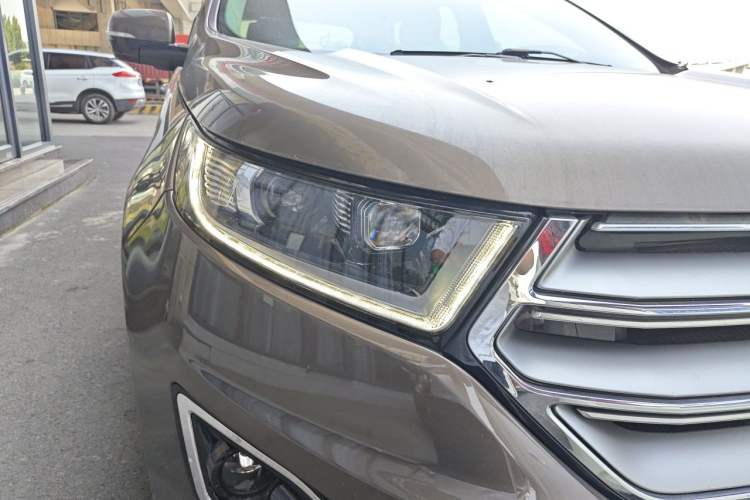 Used Ford Edge 2015 2.0T GTDi 4x4 High-Grade Model Right Front Headlight