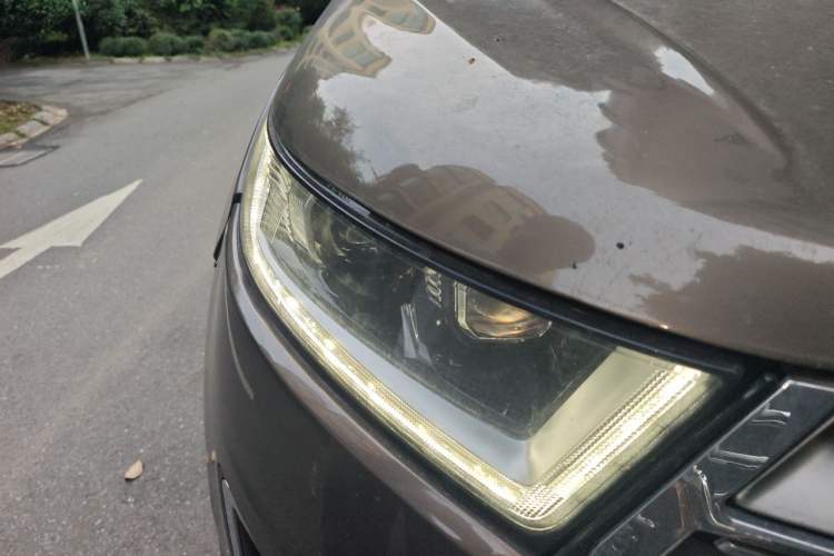 Used Ford Edge 2015 2.0T GTDi Two-Wheel-Drive High-Line Version Right Front Headlight