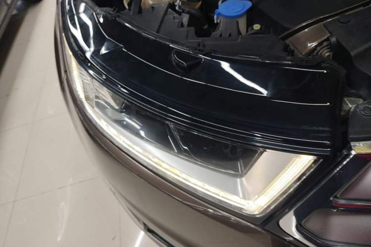 Used Ford Edge 2015 2.0T GTDi 4x4 High-Grade Model Right Front Headlight