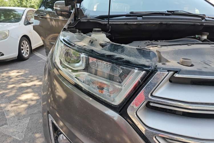 Used Ford Edge 2015 2.0T GTDi Two-Wheel-Drive Platinum Edition Right Front Headlight