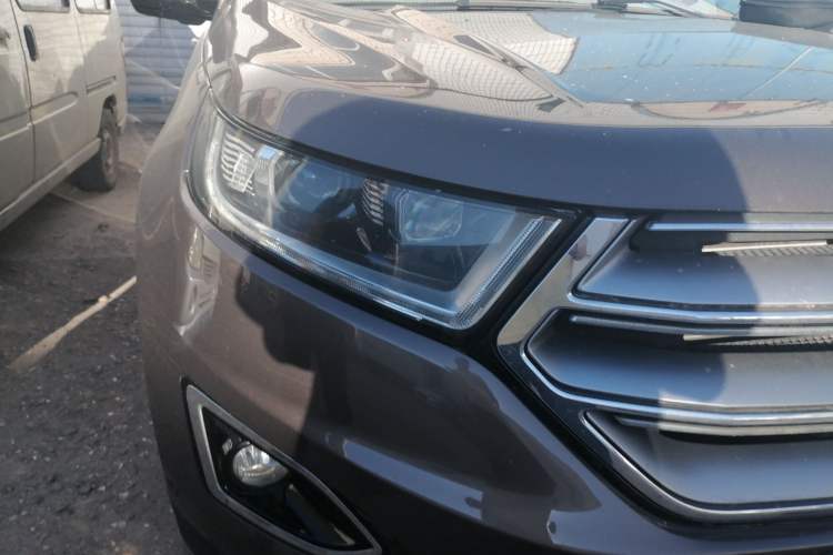 Used Ford Edge 2015 2.0T GTDi Four-Wheel Drive Prestige Model Right Front Headlight