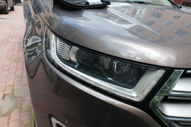 Used Ford Edge 2015 2.0T GTDi Two-Wheel-Drive High-Line Version Right Front Headlight