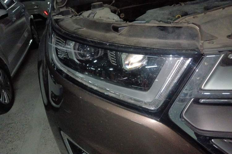 Used Ford Edge 2015 2.0T GTDi Two-Wheel-Drive High-Line Version Right Front Headlight
