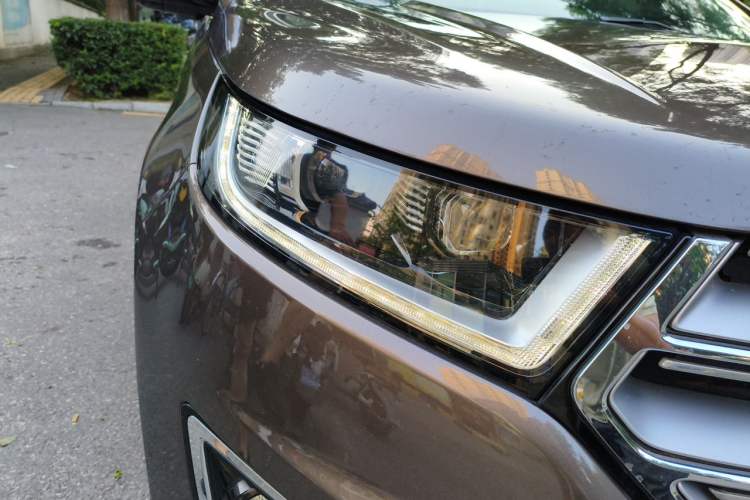Used Ford Edge 2015 2.0T GTDi Four-Wheel Drive Prestige Model Right Front Headlight