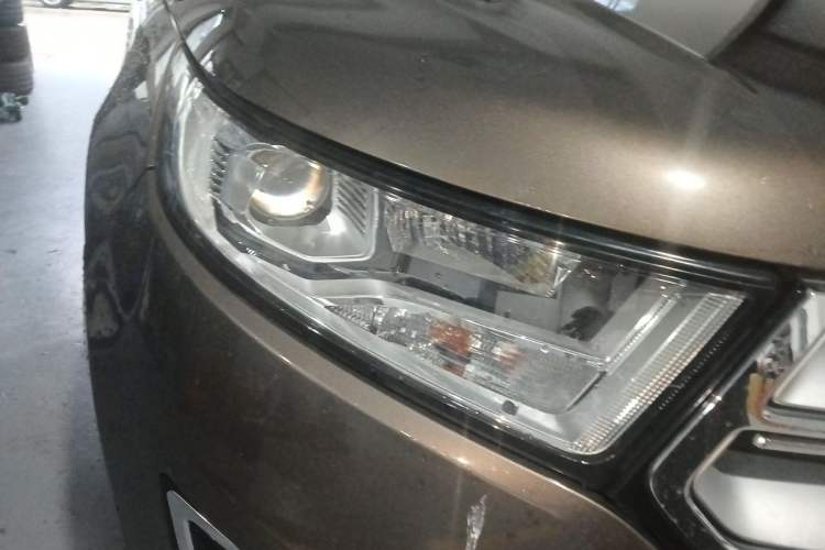 Used Ford Edge 2015 2.0T GTDi Two-Wheel-Drive Elite Edition Right Front Headlight