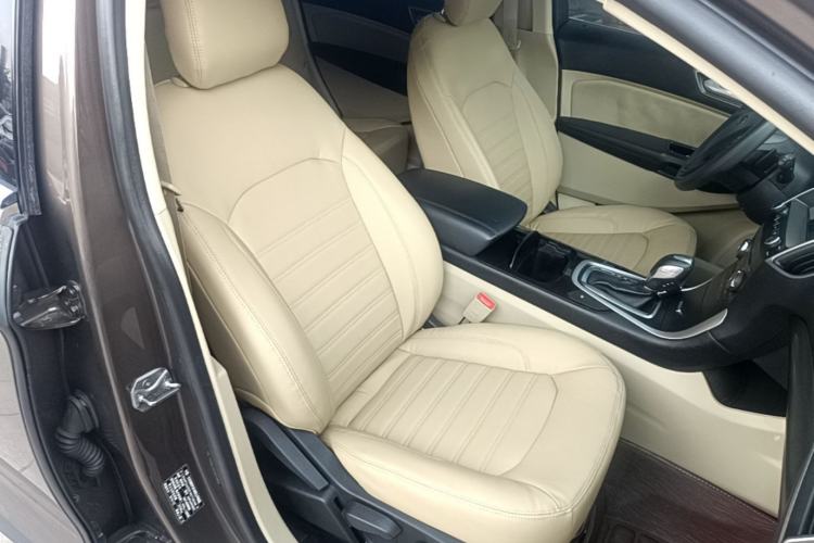 Used Ford Edge 2015 2.0T GTDi Two-Wheel-Drive Elite Edition Right Front Seat