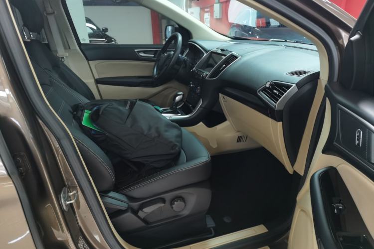 Used Ford Edge 2015 2.0T GTDi Two-Wheel-Drive Elite Edition Right Front Seat