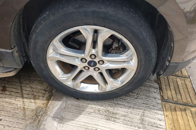 Used Ford Edge 2015 2.0T GTDi Two-Wheel-Drive High-Line Version Right Front Wheel Hub
