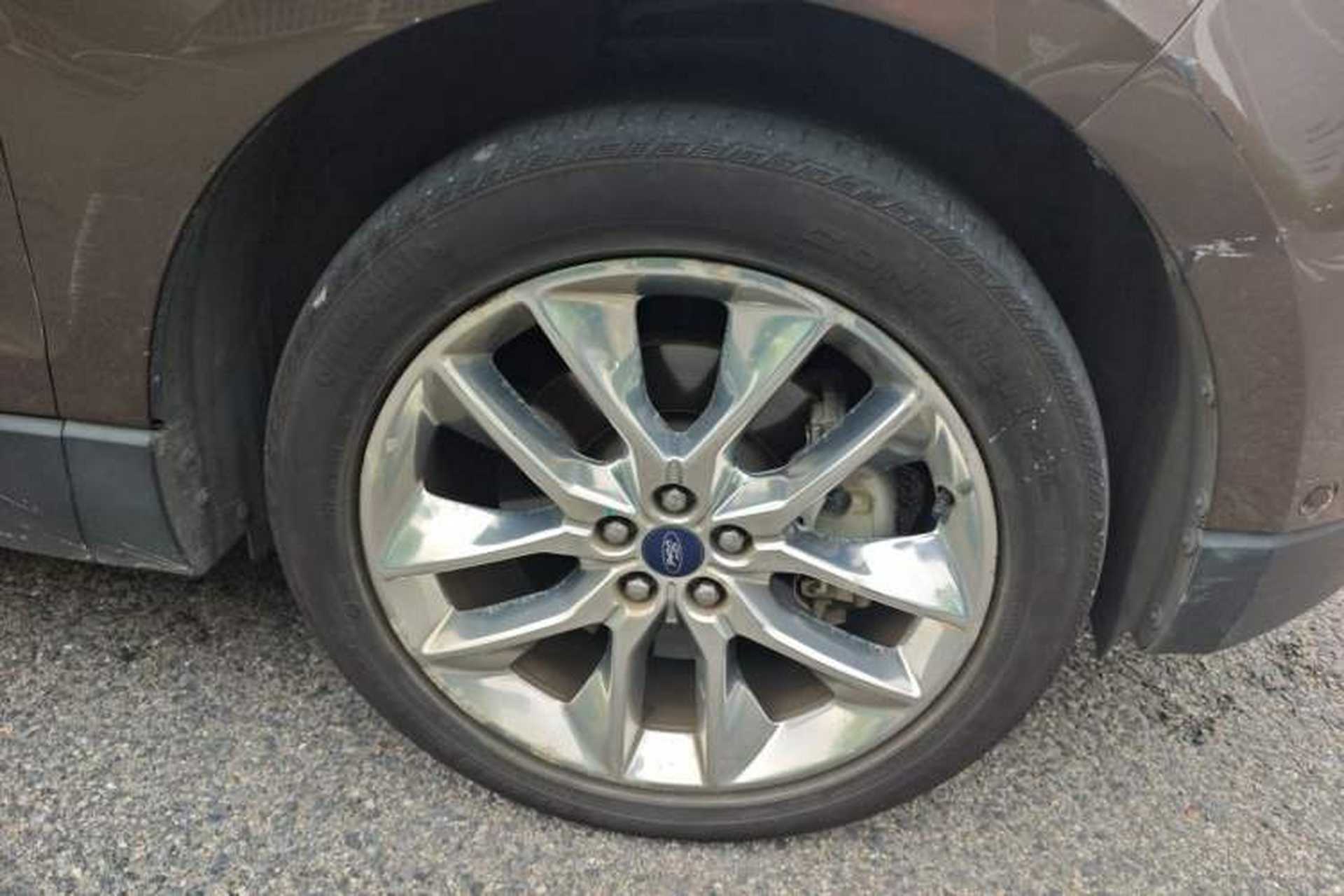 Used Ford Edge 2015 2.0T GTDi Four-Wheel Drive Prestige Model Right Front Wheel Hub
