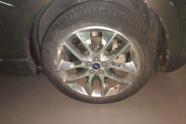 Used Ford Edge 2015 2.0T GTDi Four-Wheel Drive Prestige Model Right Front Wheel Hub