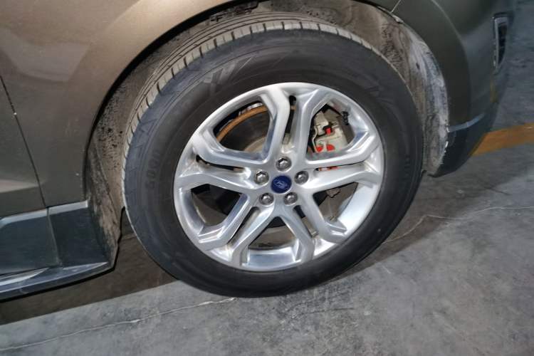 Used Ford Edge 2015 2.0T GTDi Two-Wheel-Drive High-Line Version Right Front Wheel Hub